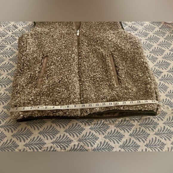 COFFEESHOP Nevaeh Reversible Wubby Vest new - Picture 16 of 16